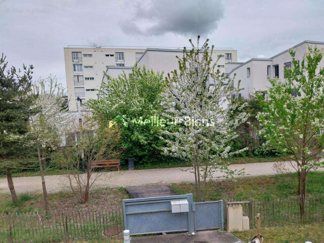 Appartement à SAINT-JEAN-DE-BRAYE