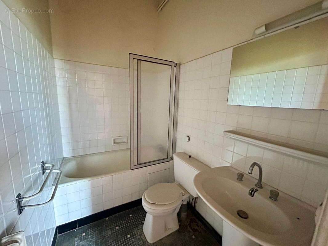 Commerce à CRESSENSAC