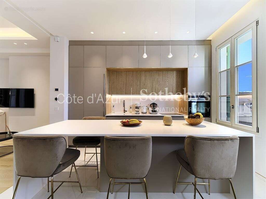 Saint-Jean-Cap-Ferrat, maison de village rénovée à 200 m de la mer - photo 2
