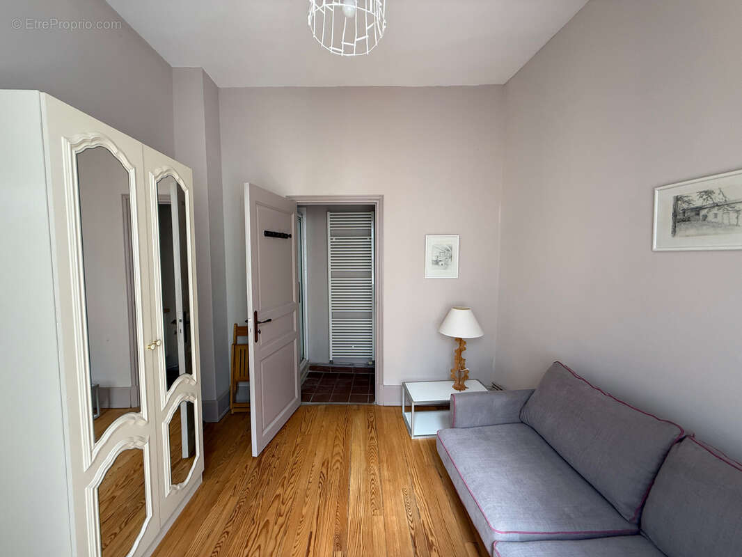 Élégant appartement traversant dans un immeuble historique - photo 9