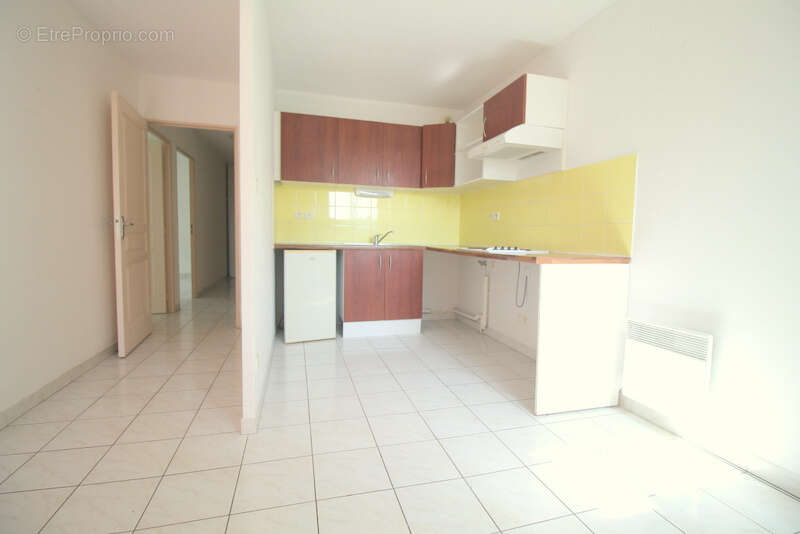 Bel appartement T3 avec terrasse, jardin, place de stationnement à Balaruc-Les-Bains - photo 4
