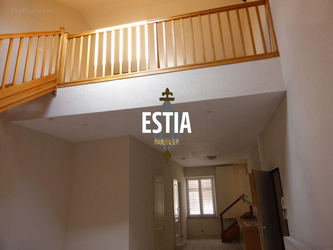 Appartement à LAY-SAINT-CHRISTOPHE