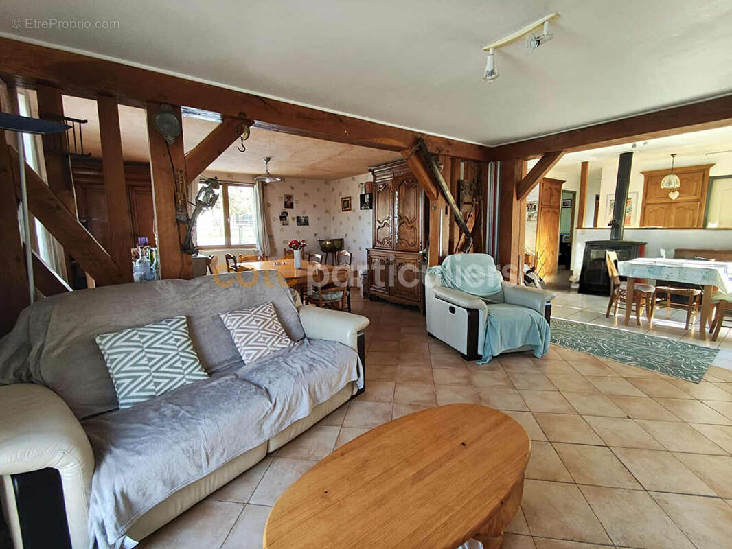 Maison à LA HOUBLONNIERE