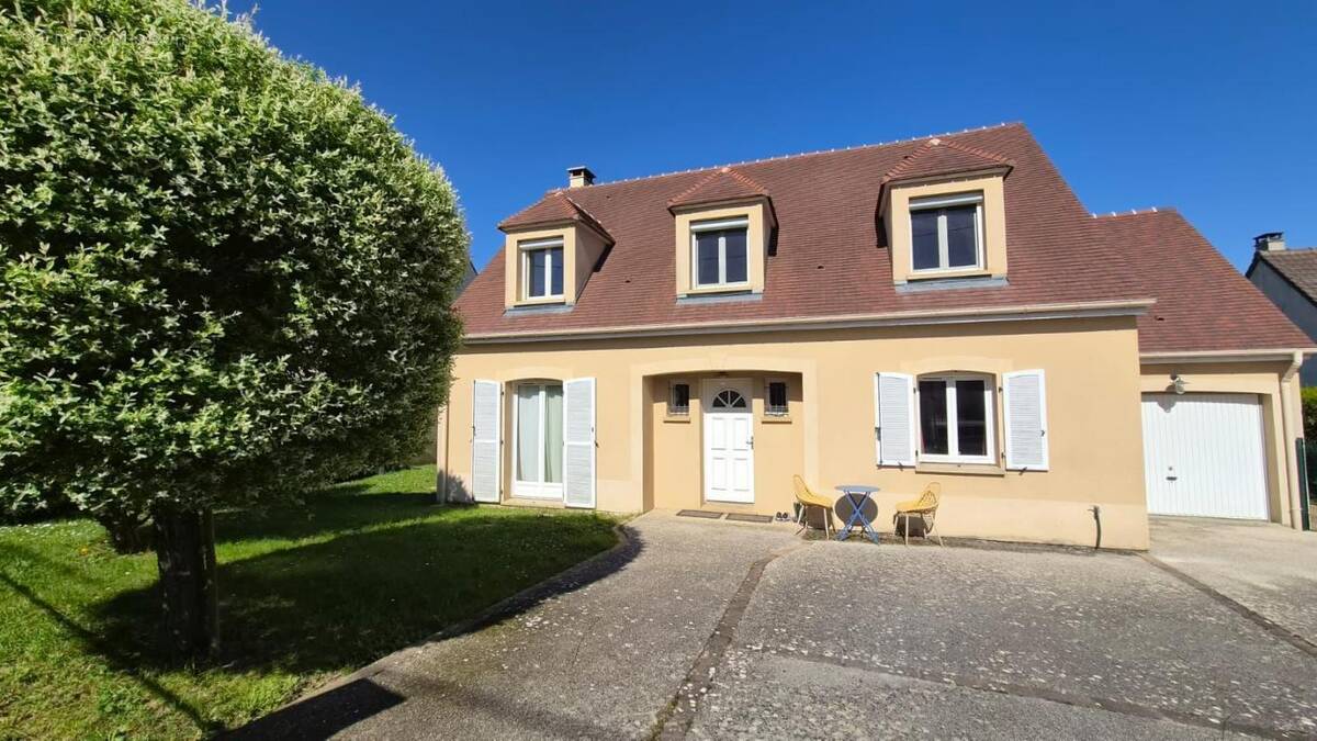 Maison à ETAMPES