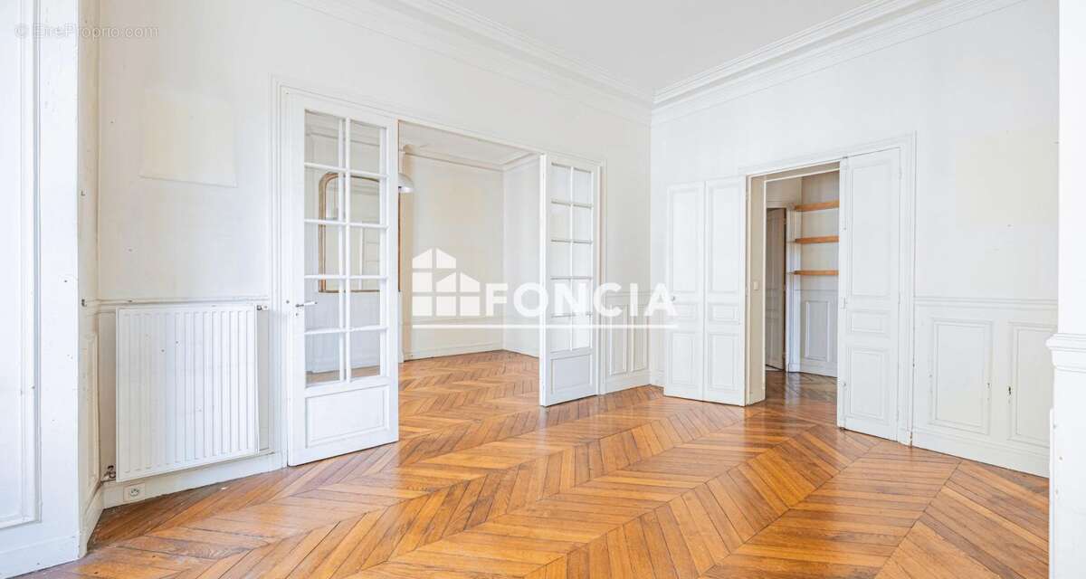Appartement à PARIS-11E