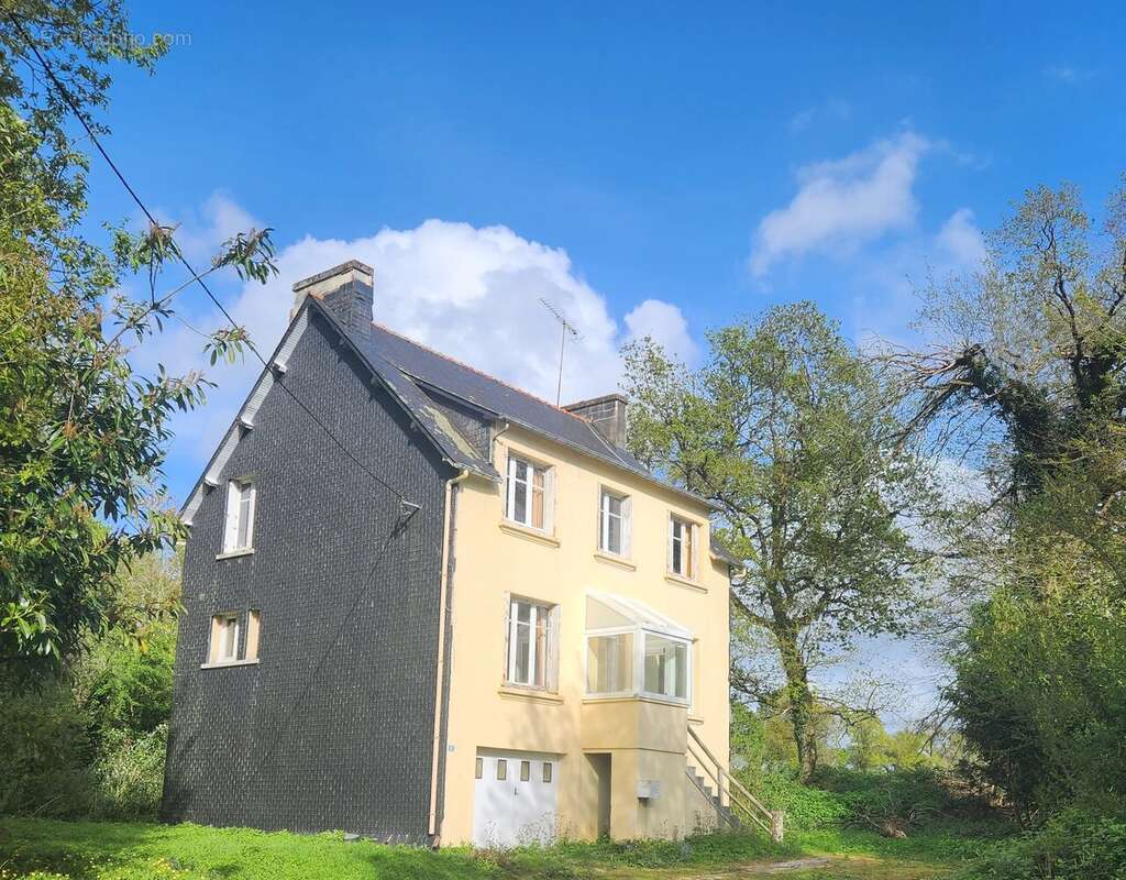 Maison à MAEL-CARHAIX