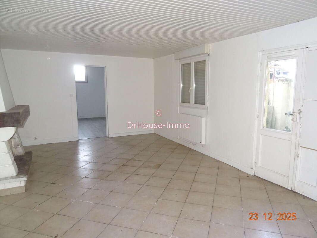 Maison à LA ROCHE-CHALAIS