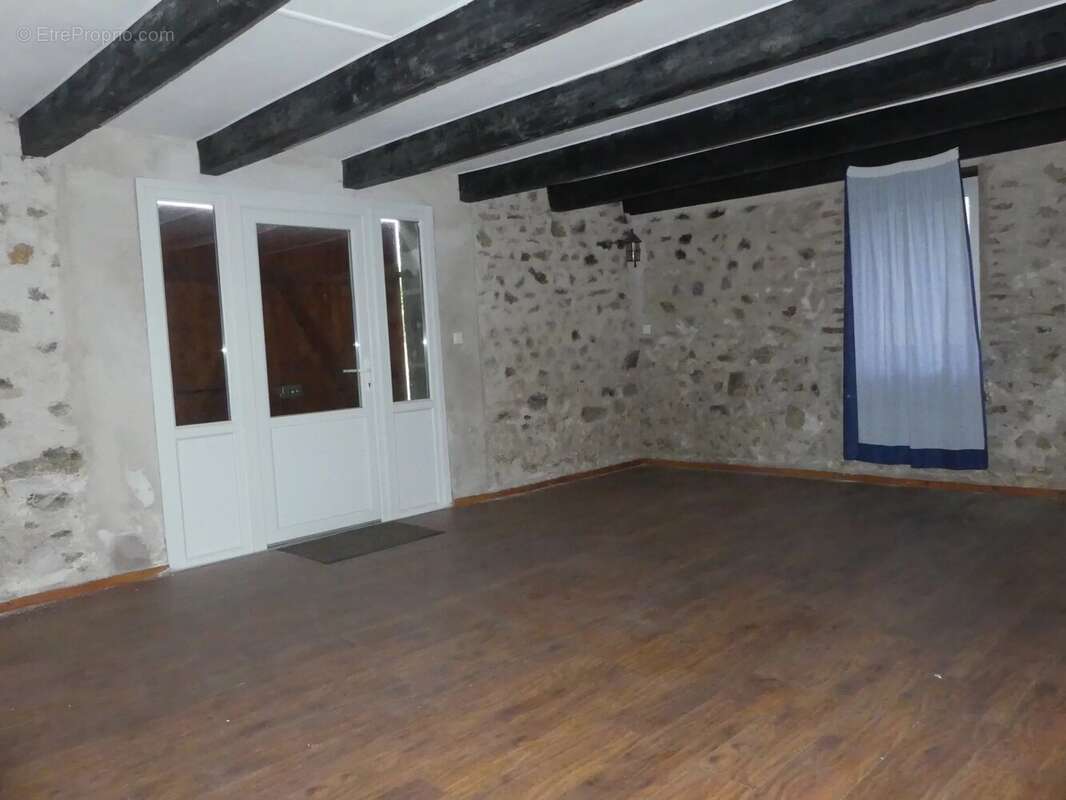 Appartement à SAINT-SYMPHORIEN-DE-MARMAGNE