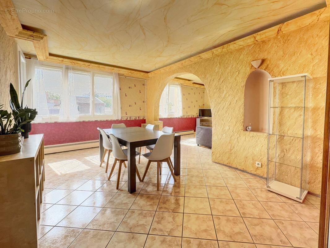 Appartement à CHENOVE
