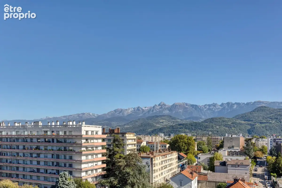 Ferrié / Stalingrad : superbe T2 traversant en dernier étage avec balcons et vues panoramiques - photo 10
