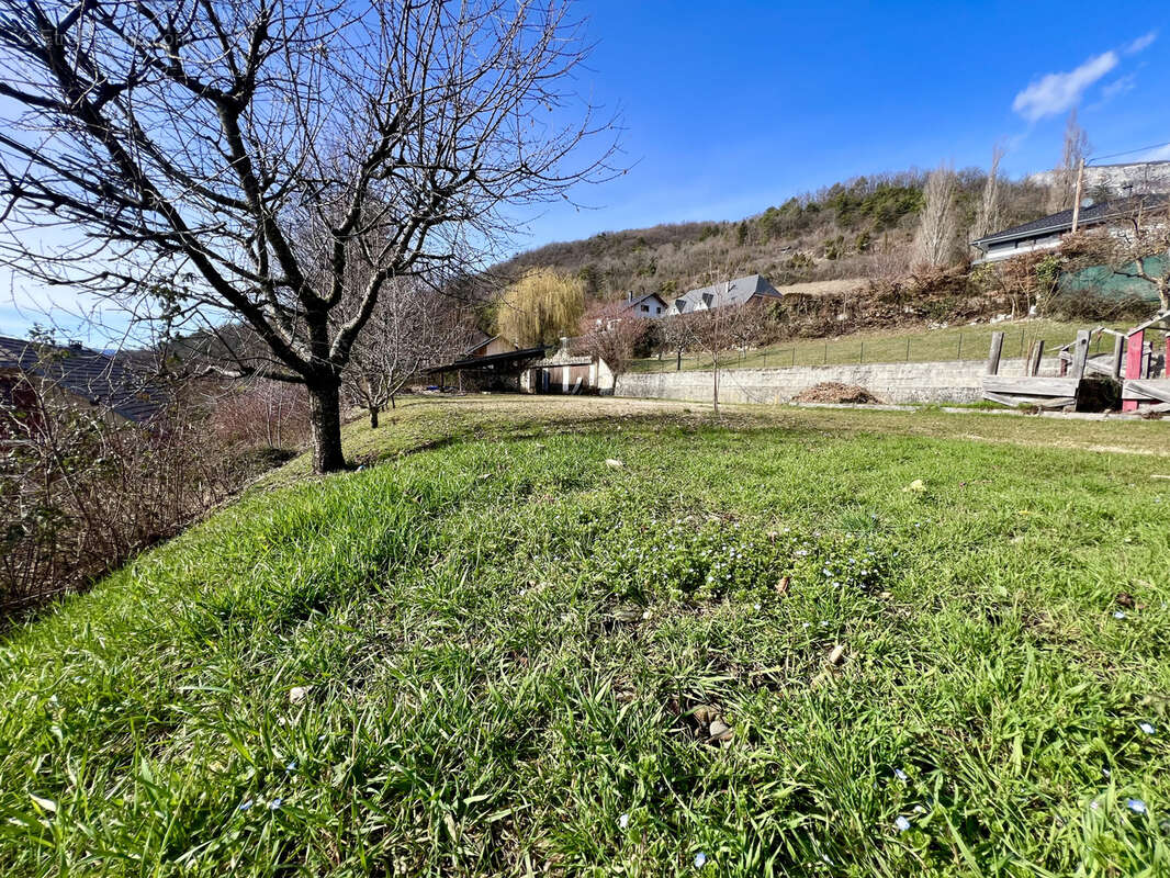 Terrain à SAINT-ALBAN-LEYSSE