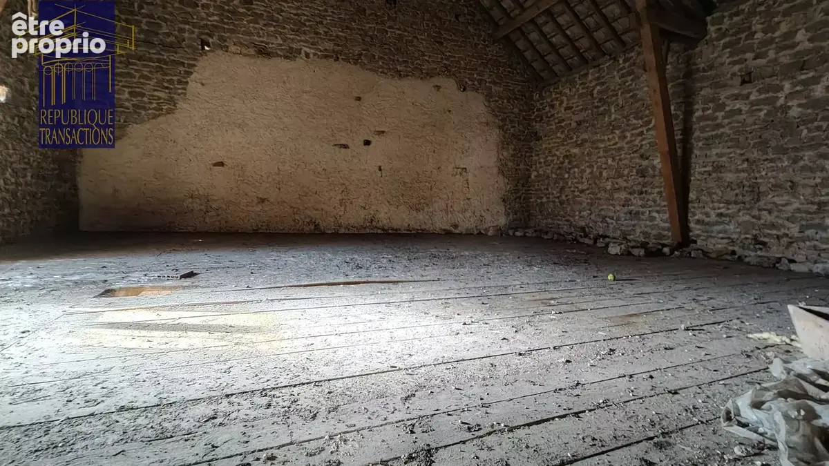 Authentique demeure en pierre avec dépendances et fort potentiel - photo 4