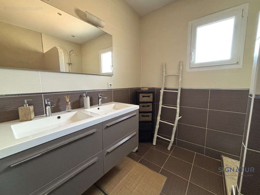RARE - Villa 6 pièces - 5 chambres - grand sous-sol/garage - piscine - photo 9