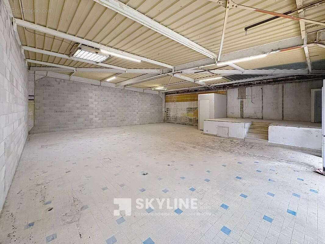 Commerce 125 m² à Aubagne  - photo 2