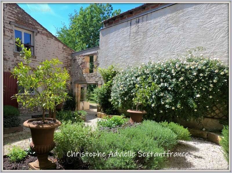 Ensemble immobilier, habitation 230 M2, 5 chambres d'hôtes, 2 gîtes, piscine sur 1 Ha - photo 15