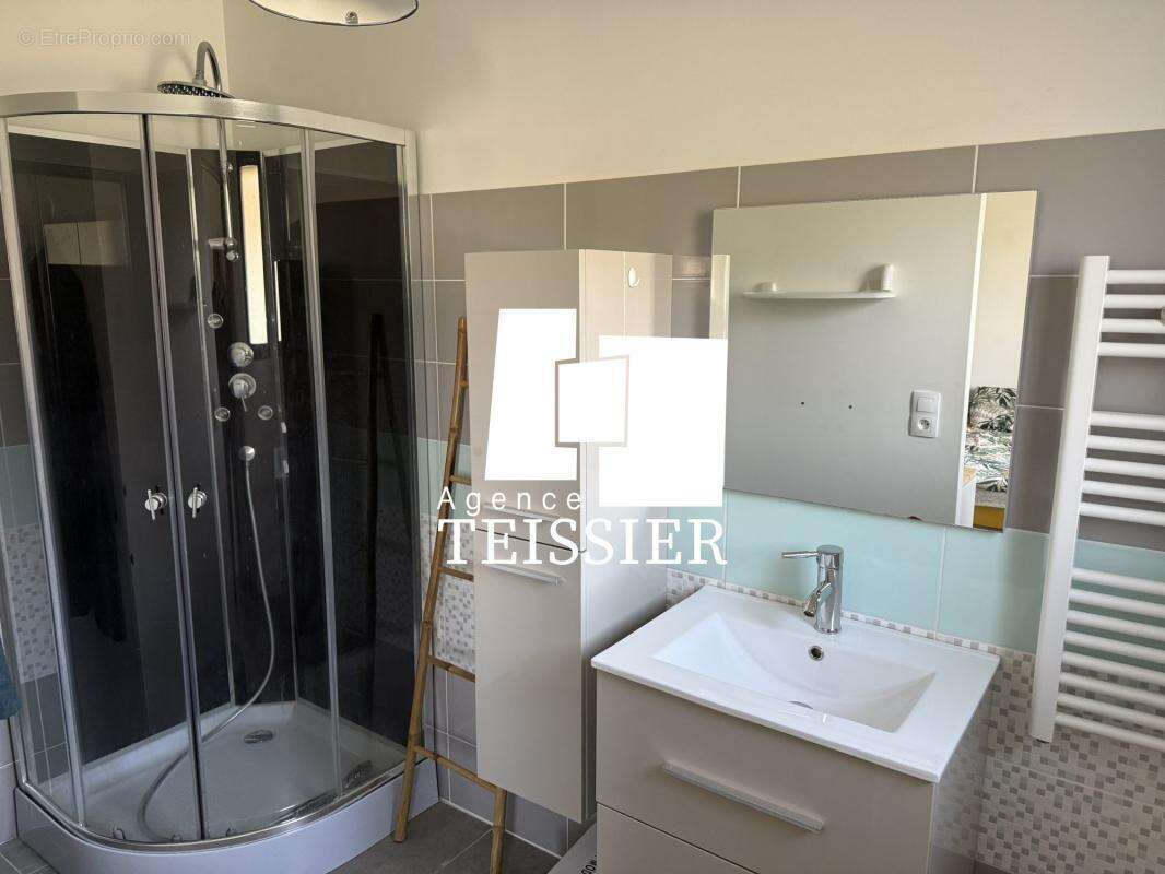 Maison à BERRIAS-ET-CASTELJAU