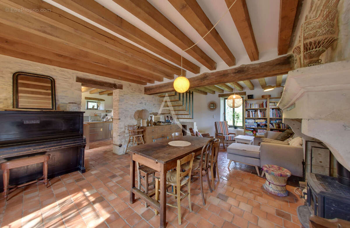Maison à SOUGERES-EN-PUISAYE