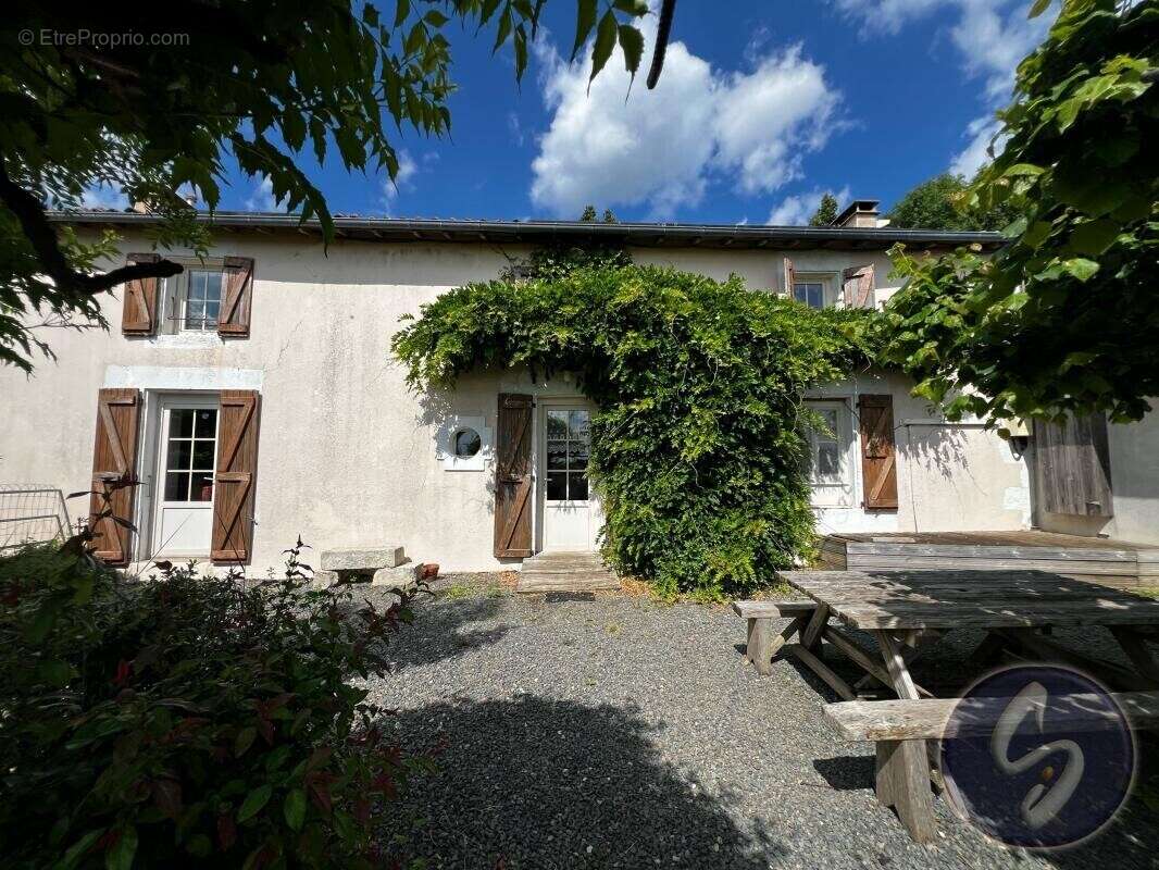 Maison à EXIREUIL