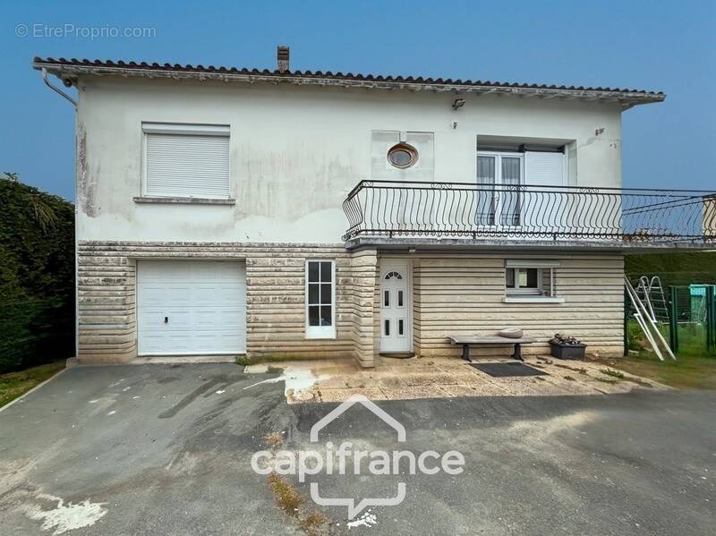 Maison à FONTCOUVERTE