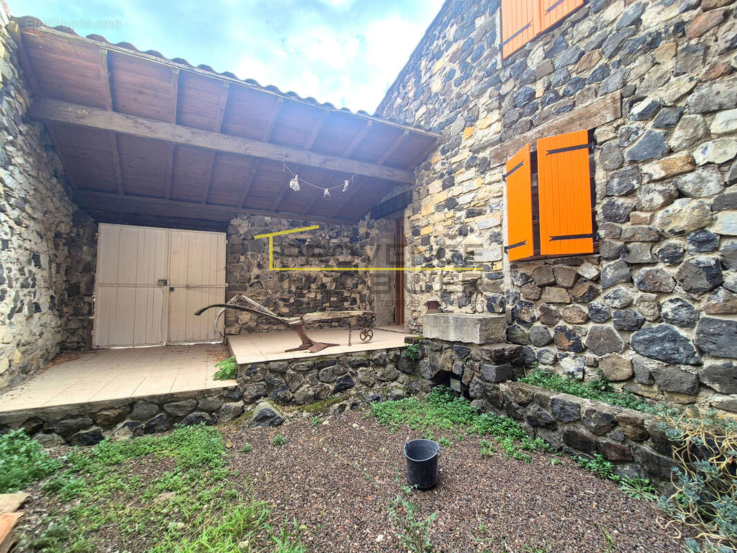 Maison à ALBA-LA-ROMAINE