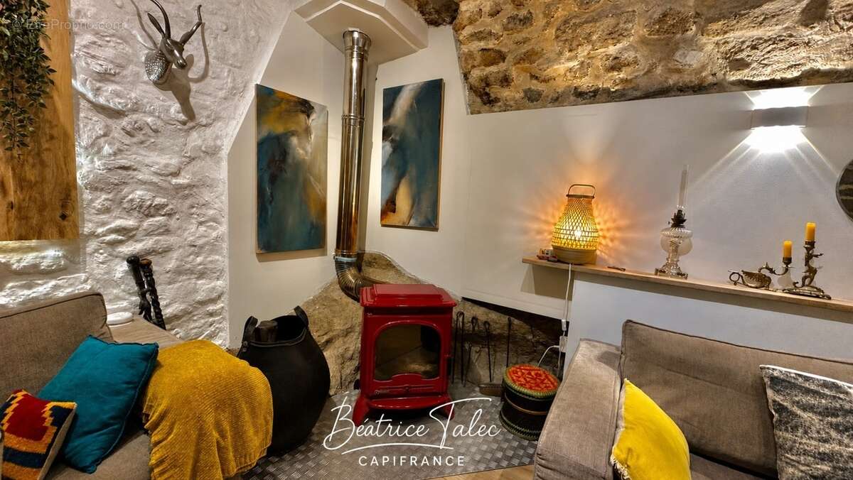 Maison en pierre de caractère au pied de la Sainte-Victoire : 3 chambres, terrasse, solarium – Provence, Bouches-du-Rhône - photo 2