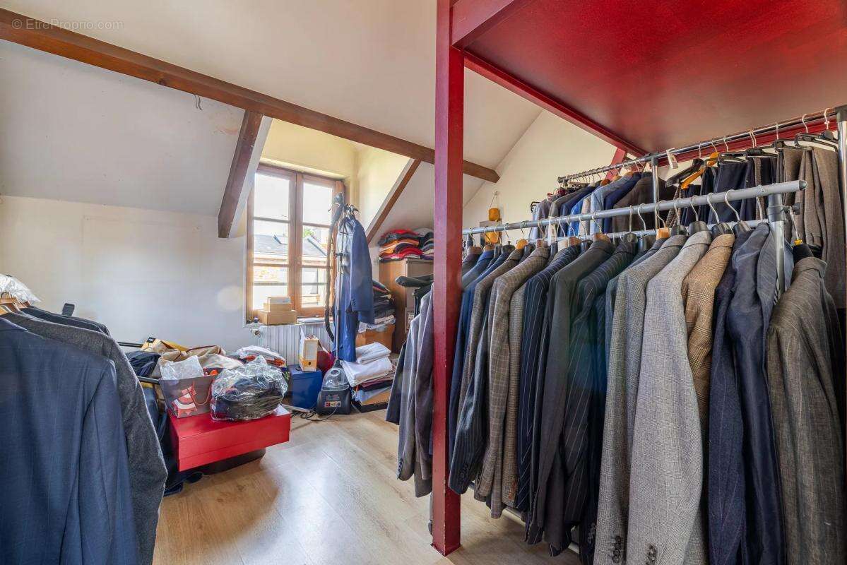 Maison à VERRIERES-LE-BUISSON