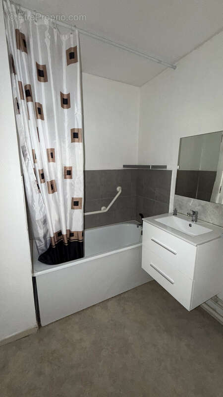 Maison, à rénover. 102 m2 habitables. Quatre chambres - photo 14