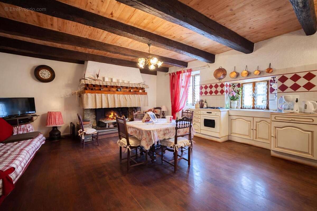 Maison 66 m² à Berlats  - photo 2