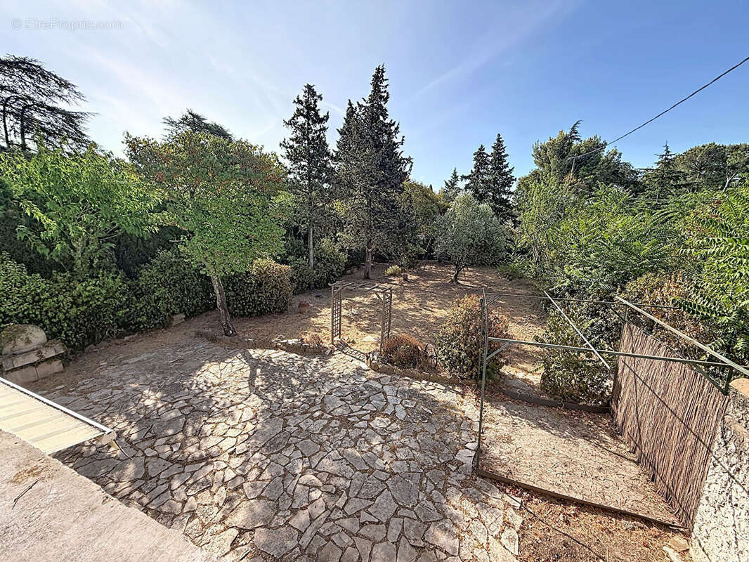 Villeneuve-lès-Avignon  Maison 150 m² sur 775 m² de terrain - photo 3