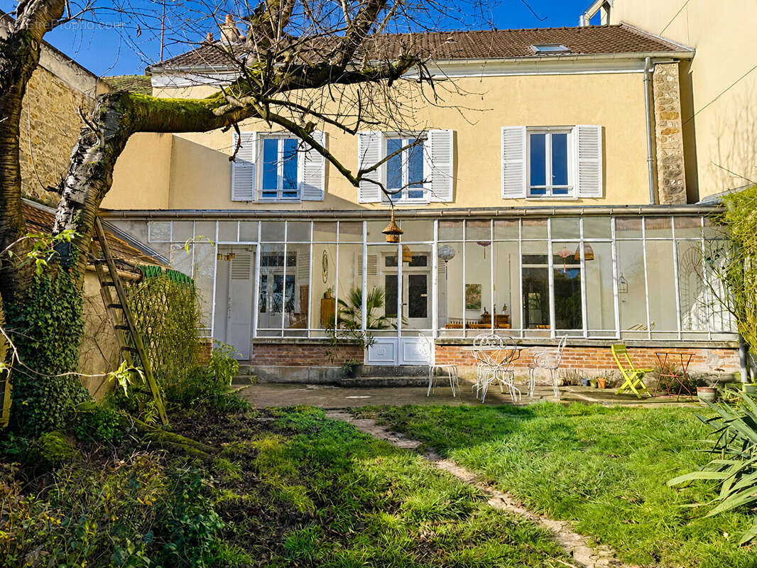A vendre Maison bourgeoise 242 m²  Jardin 506 m²  Centre-ville de Melun - photo 2