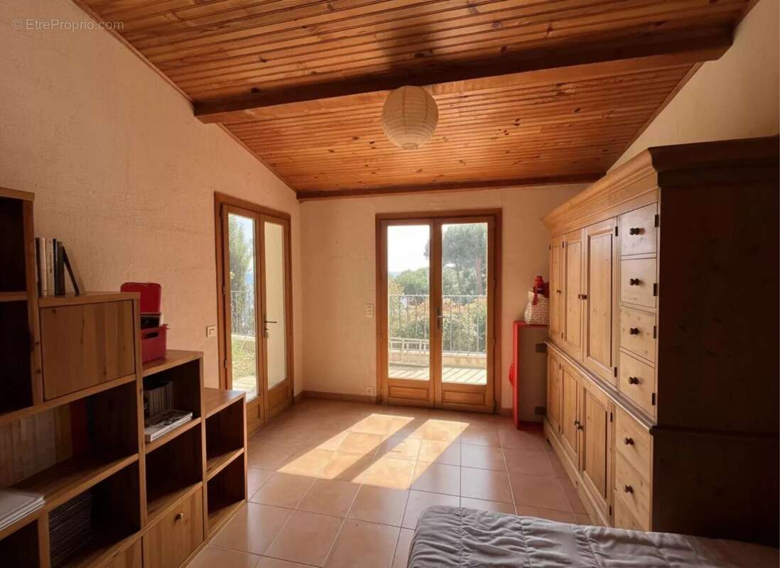 Maison à EZE