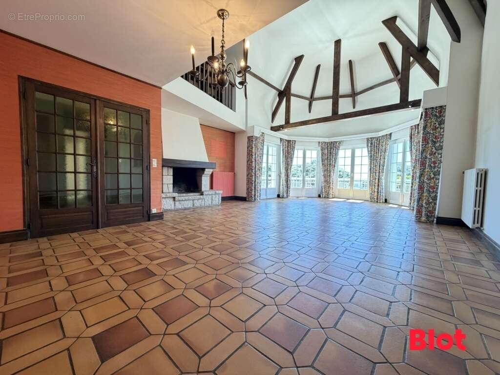Maison 182 m² à Saint-Meloir-Des-Ondes  - photo 4
