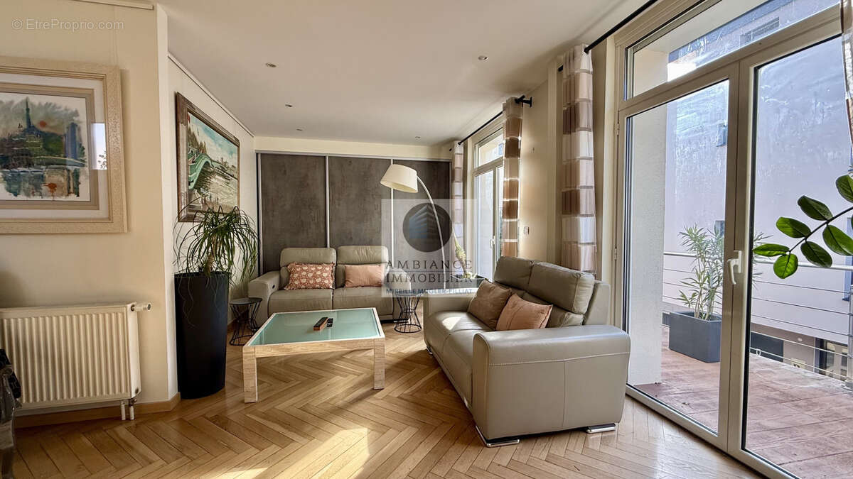 Maison de ville avec terrasse et grand garage Chateauvert - photo 3