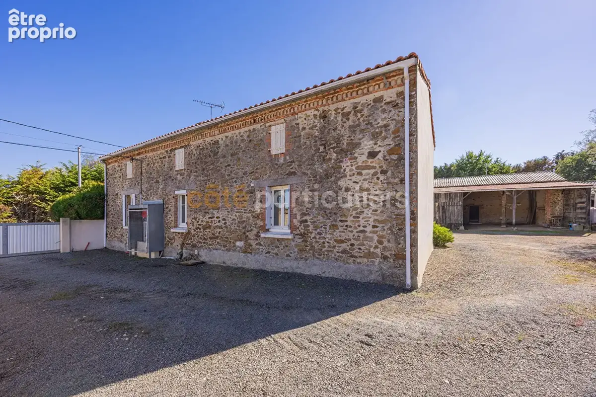 Corcoué-sur-logne -- maison 140 m2 possible -- beaucoup de potentiel -- calme -- grand terrain - photo 2