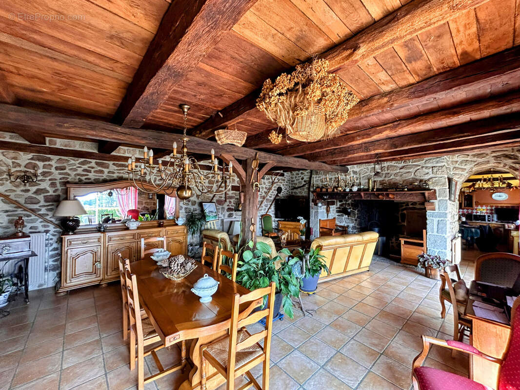 Maison à NEUVIC