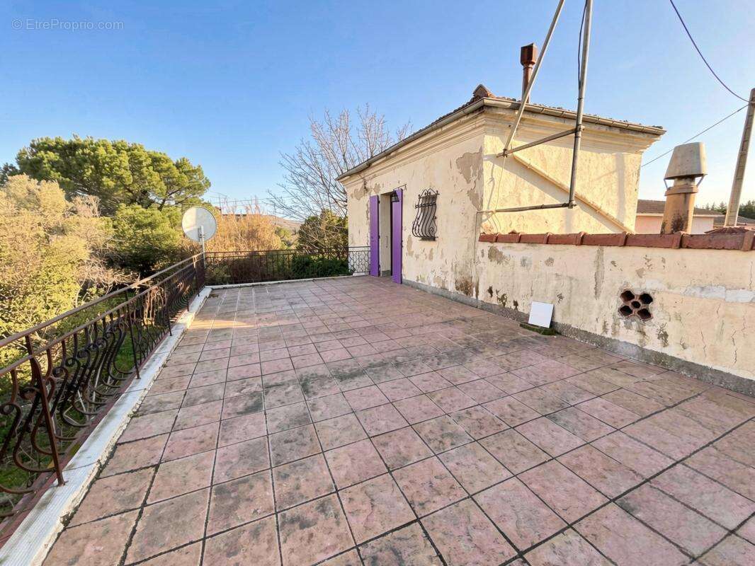 Maison à LE MUY