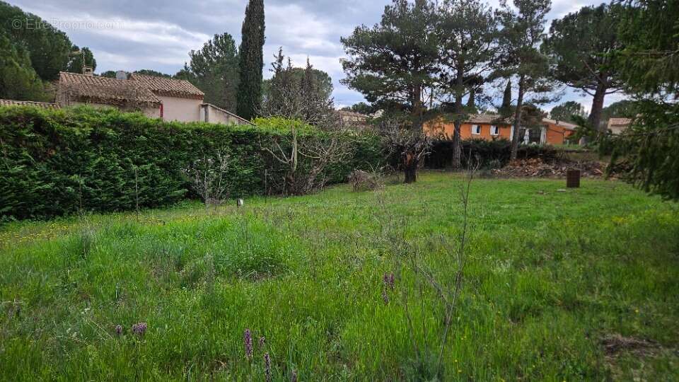 Terrain à LA TOUR-D'AIGUES