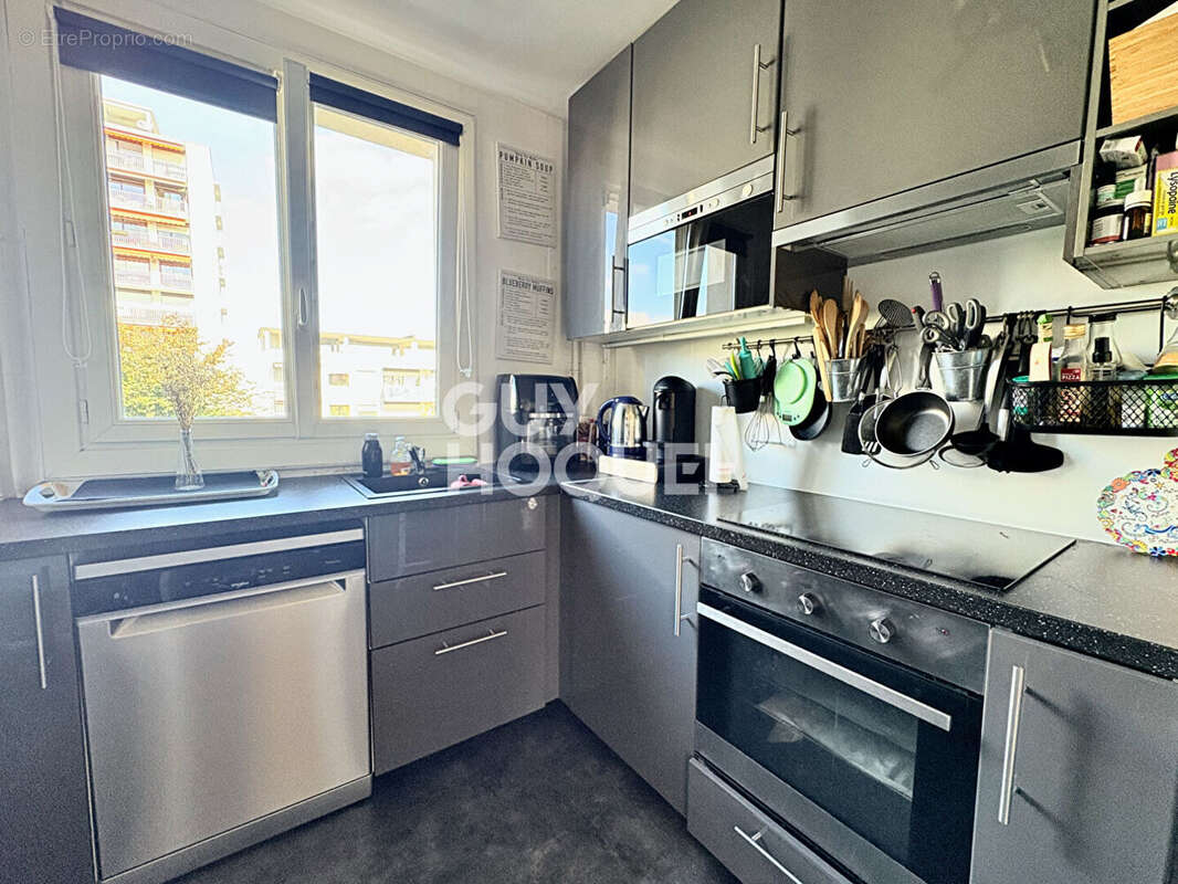 Appartement à COURBEVOIE