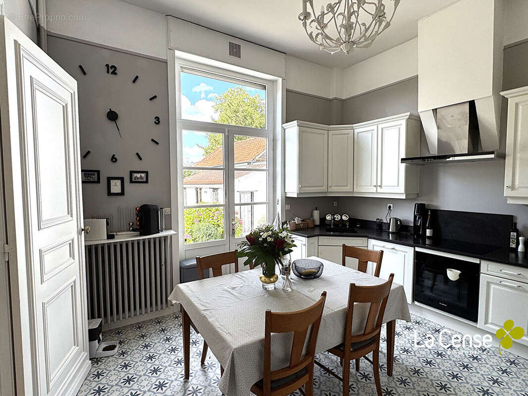A 15 minutes de Villeneuve d'Ascq - Maison Bourgeoise de 287 m² - photo 3