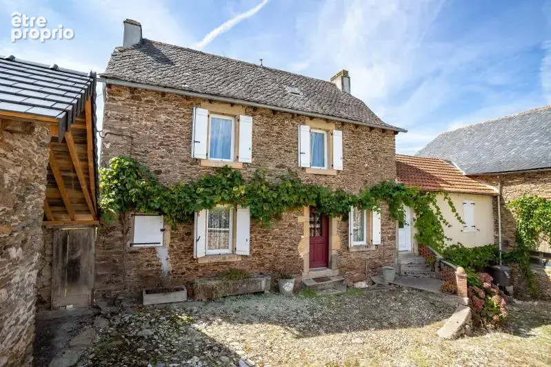 15 km conques- beau corps de ferme -140 m2-1,6 ha - photo 2
