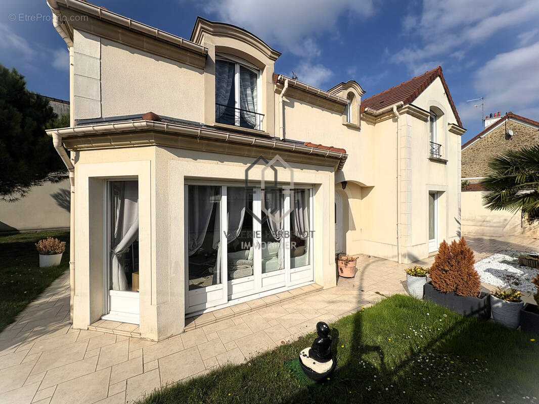 Maison à SAINT-MAUR-DES-FOSSES