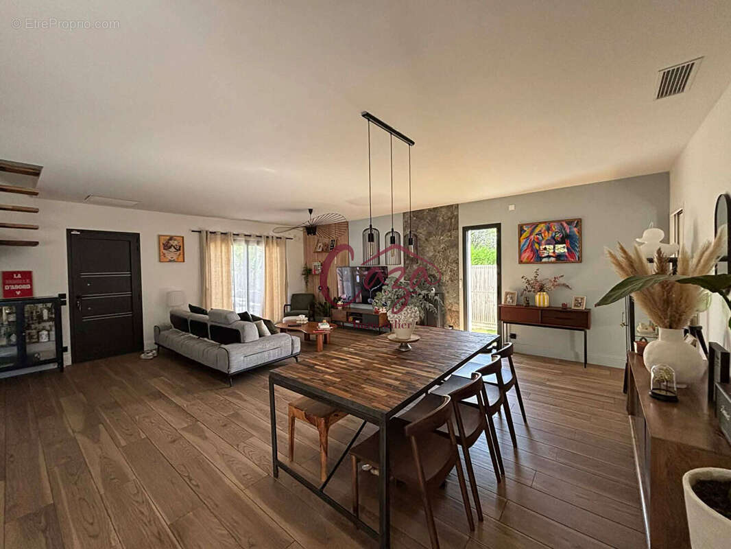 Maison à CAMBLANES-ET-MEYNAC