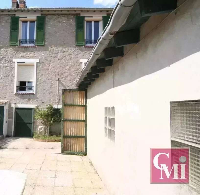 Maison 3 chambres sur 400m2 de terrain (4 appartements type - photo 2