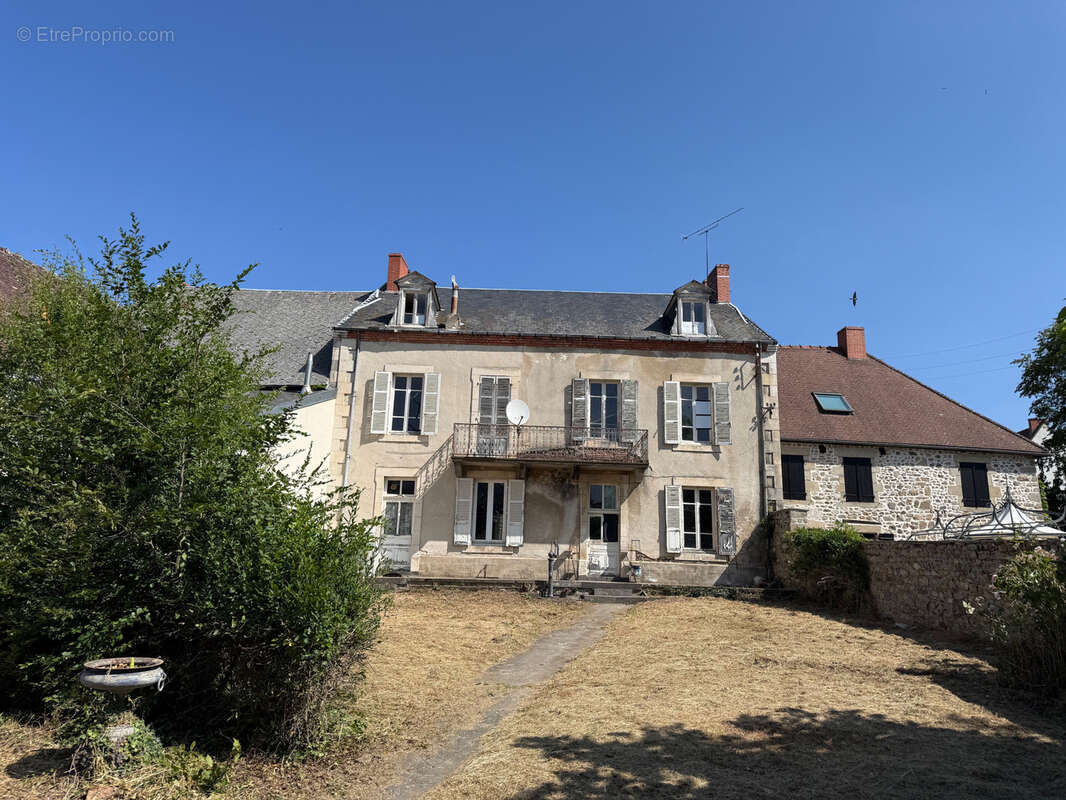 Auv 1227 : Maison de bourg à rénover, jardin, garages et grange - photo 31