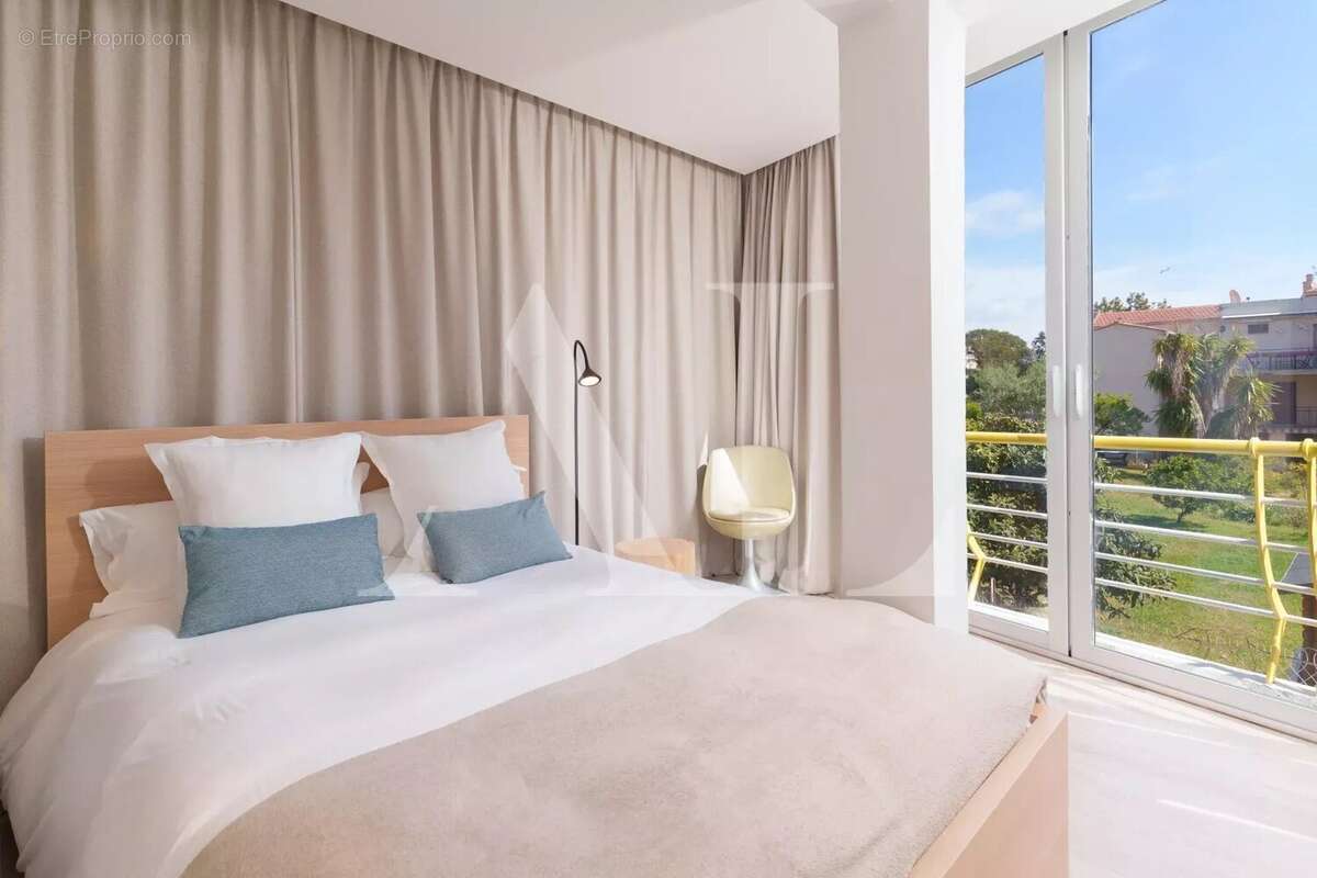 Appartement à VALLAURIS