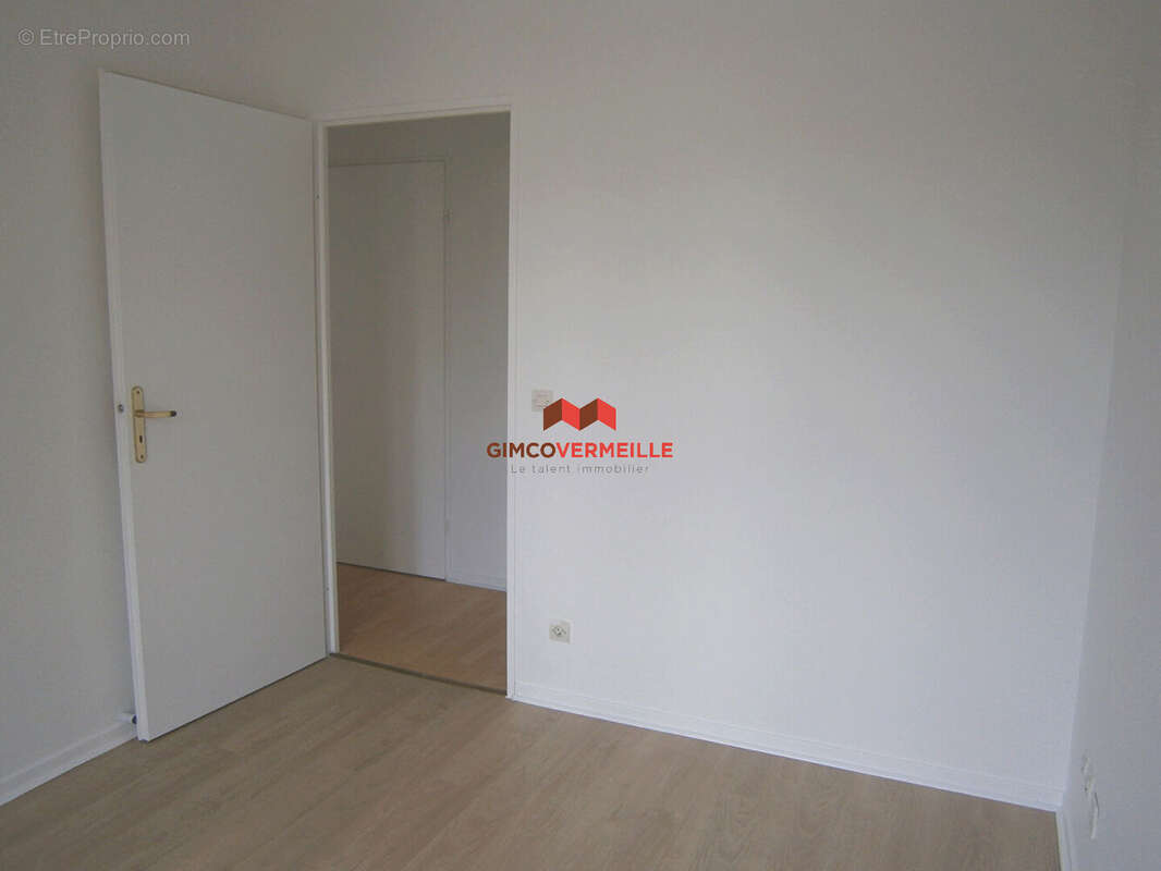 Appartement à VOISINS-LE-BRETONNEUX