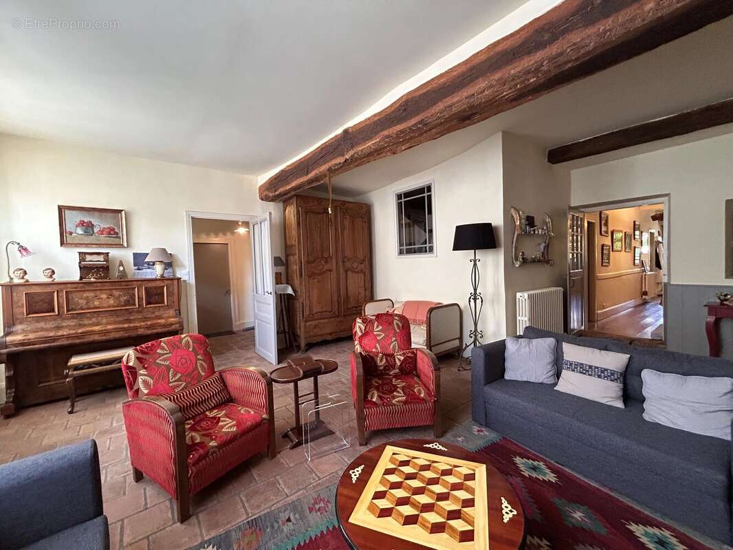 Maison de village T8, garage, grange, piscine sur 3456m² - photo 4