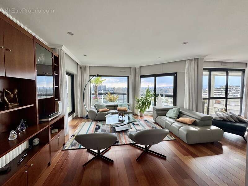 Appartement à SURESNES