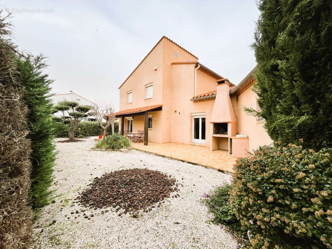 Maison à SAINT-LAURENT-DE-LA-SALANQUE