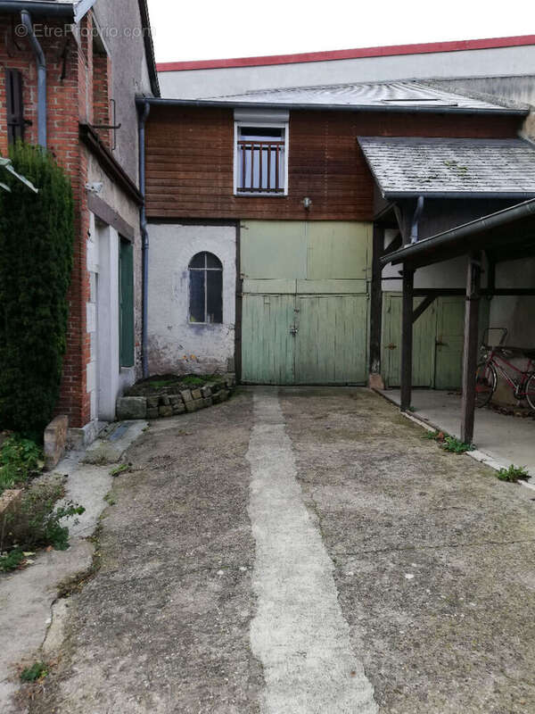 Appartement à MEHUN-SUR-YEVRE
